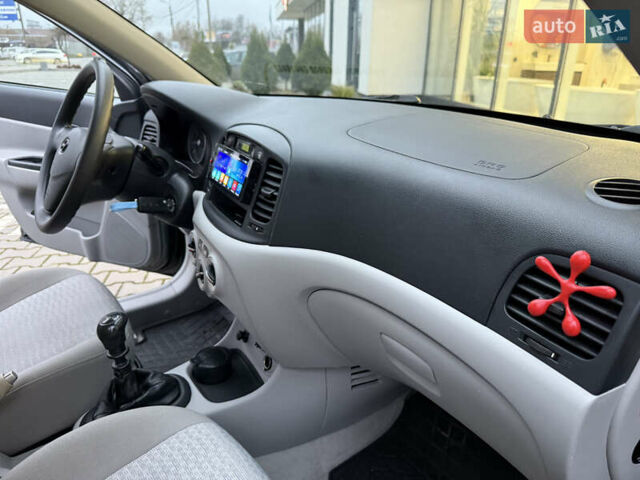 Серый Хендай Акцент, объемом двигателя 1.5 л и пробегом 155 тыс. км за 5200 $, фото 25 на Automoto.ua