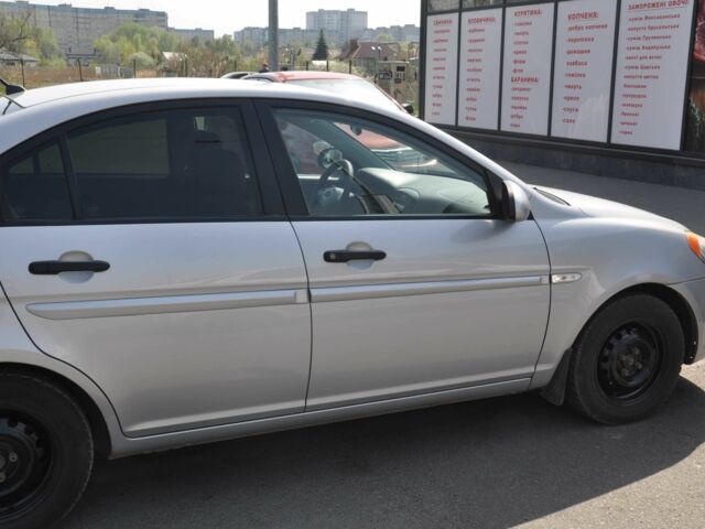 Серый Хендай Акцент, объемом двигателя 1.4 л и пробегом 158 тыс. км за 4200 $, фото 2 на Automoto.ua