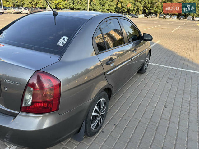 Серый Хендай Акцент, объемом двигателя 1.4 л и пробегом 135 тыс. км за 4800 $, фото 2 на Automoto.ua