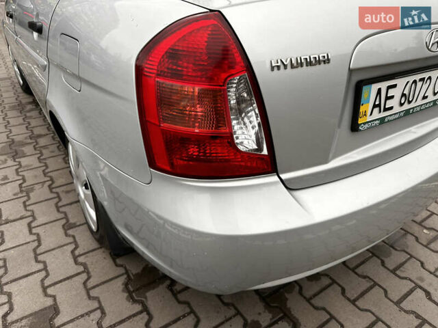 Серый Хендай Акцент, объемом двигателя 1.4 л и пробегом 327 тыс. км за 4500 $, фото 12 на Automoto.ua