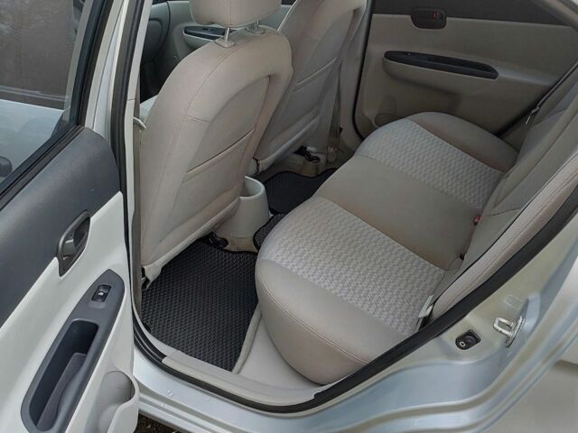 Сірий Хендай Акцент, об'ємом двигуна 1.4 л та пробігом 192 тис. км за 5000 $, фото 7 на Automoto.ua