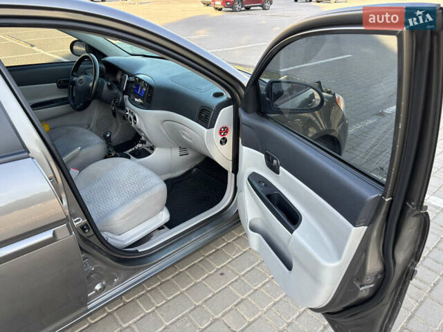 Серый Хендай Акцент, объемом двигателя 1.4 л и пробегом 135 тыс. км за 4800 $, фото 11 на Automoto.ua