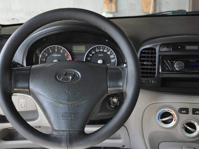 Серый Хендай Акцент, объемом двигателя 1.4 л и пробегом 158 тыс. км за 4200 $, фото 9 на Automoto.ua