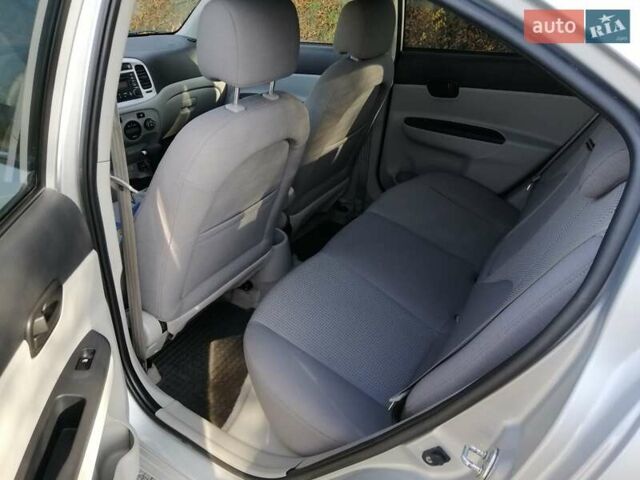 Серый Хендай Акцент, объемом двигателя 1.6 л и пробегом 150 тыс. км за 7000 $, фото 21 на Automoto.ua