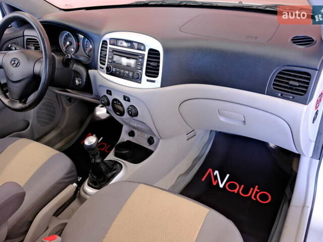 Серый Хендай Акцент, объемом двигателя 1.6 л и пробегом 55 тыс. км за 6900 $, фото 49 на Automoto.ua