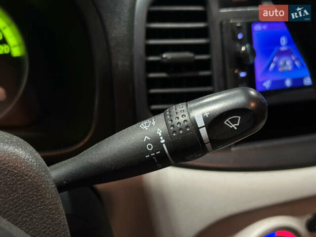 Серый Хендай Акцент, объемом двигателя 1.4 л и пробегом 183 тыс. км за 3900 $, фото 26 на Automoto.ua
