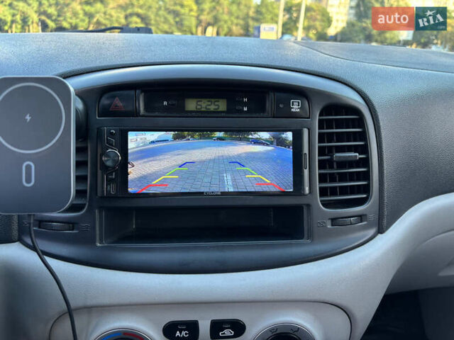 Серый Хендай Акцент, объемом двигателя 1.4 л и пробегом 135 тыс. км за 4800 $, фото 19 на Automoto.ua