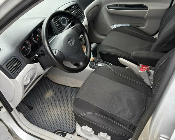 Серый Хендай Акцент, объемом двигателя 1.4 л и пробегом 151 тыс. км за 5950 $, фото 5 на Automoto.ua