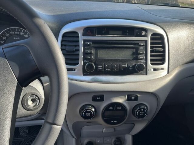 Сірий Хендай Акцент, об'ємом двигуна 1.6 л та пробігом 308 тис. км за 4600 $, фото 4 на Automoto.ua