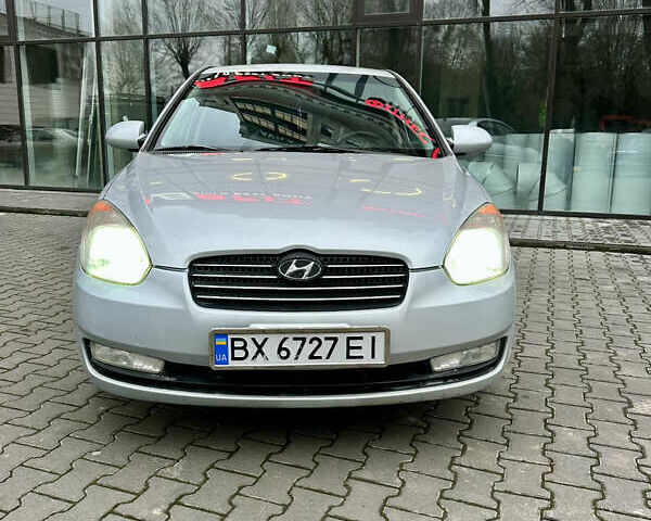 Серый Хендай Акцент, объемом двигателя 1.4 л и пробегом 207 тыс. км за 3850 $, фото 2 на Automoto.ua