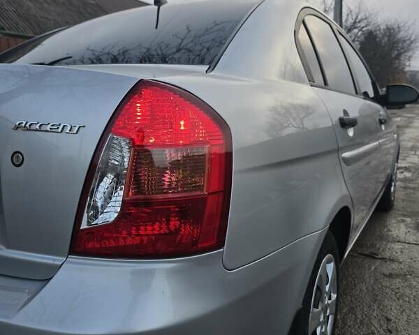 Серый Хендай Акцент, объемом двигателя 1.4 л и пробегом 82 тыс. км за 6600 $, фото 62 на Automoto.ua