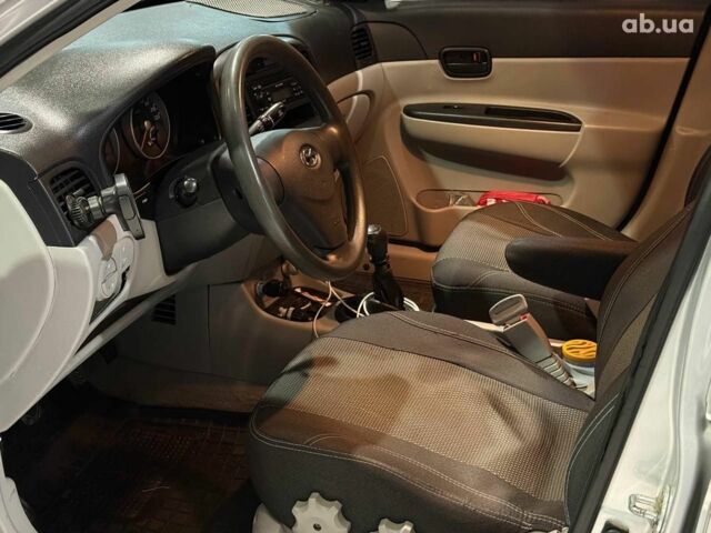 Серый Хендай Акцент, объемом двигателя 1.4 л и пробегом 203 тыс. км за 4990 $, фото 8 на Automoto.ua