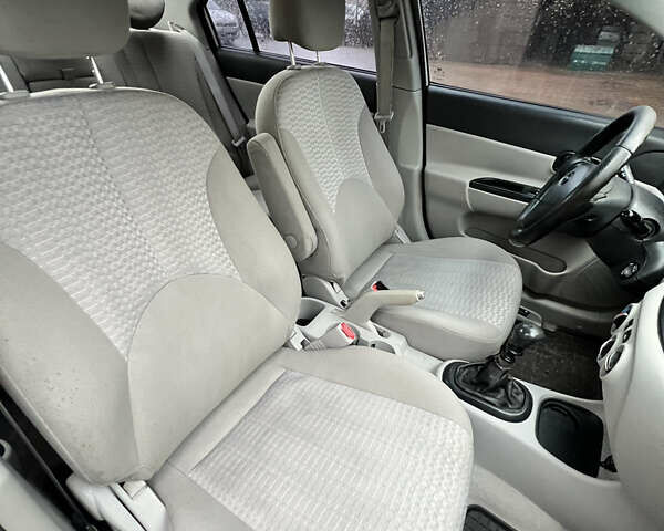 Серый Хендай Акцент, объемом двигателя 1.4 л и пробегом 271 тыс. км за 3400 $, фото 5 на Automoto.ua