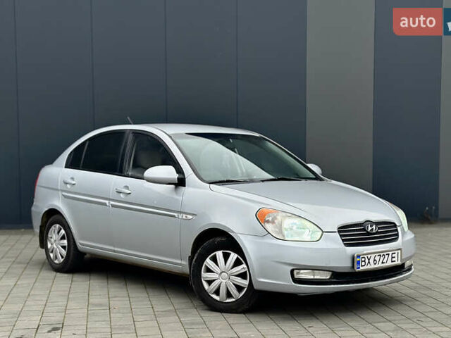 Серый Хендай Акцент, объемом двигателя 1.4 л и пробегом 312 тыс. км за 4150 $, фото 3 на Automoto.ua