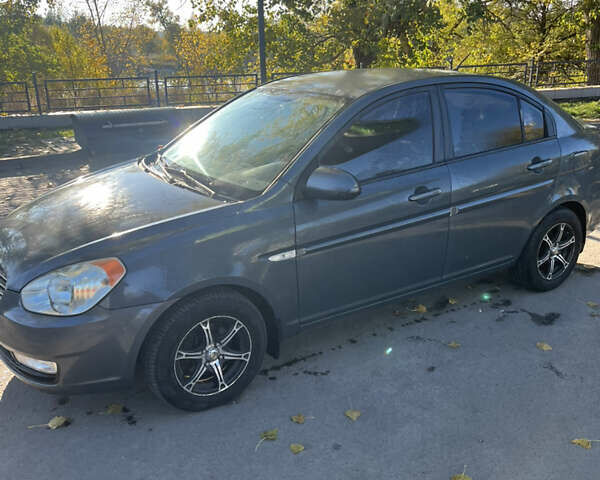 Серый Хендай Акцент, объемом двигателя 1.6 л и пробегом 308 тыс. км за 4600 $, фото 4 на Automoto.ua