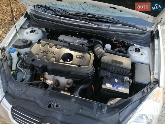 Серый Хендай Акцент, объемом двигателя 1.6 л и пробегом 150 тыс. км за 7000 $, фото 9 на Automoto.ua