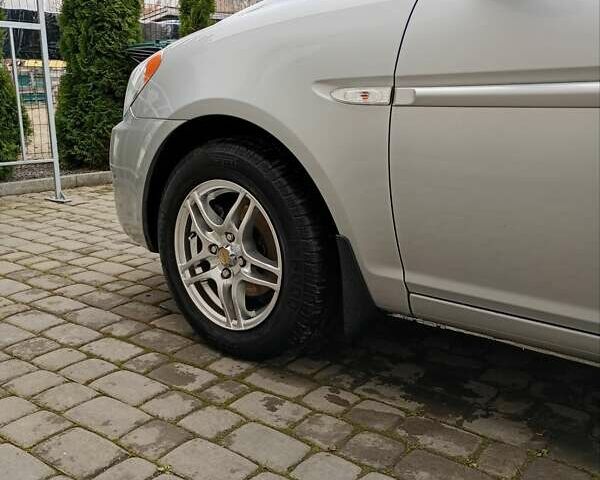 Сірий Хендай Акцент, об'ємом двигуна 1.4 л та пробігом 73 тис. км за 5995 $, фото 8 на Automoto.ua