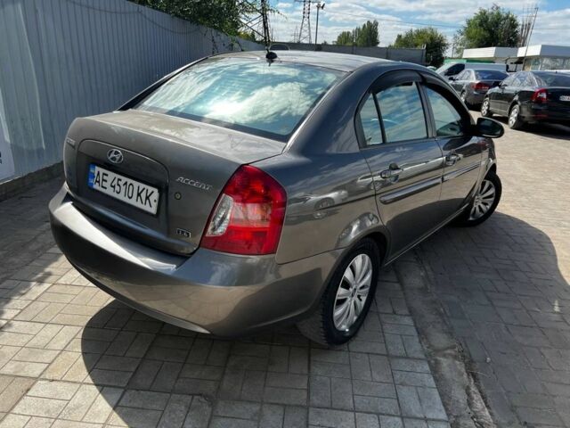 Сірий Хендай Акцент, об'ємом двигуна 1.6 л та пробігом 180 тис. км за 4800 $, фото 2 на Automoto.ua