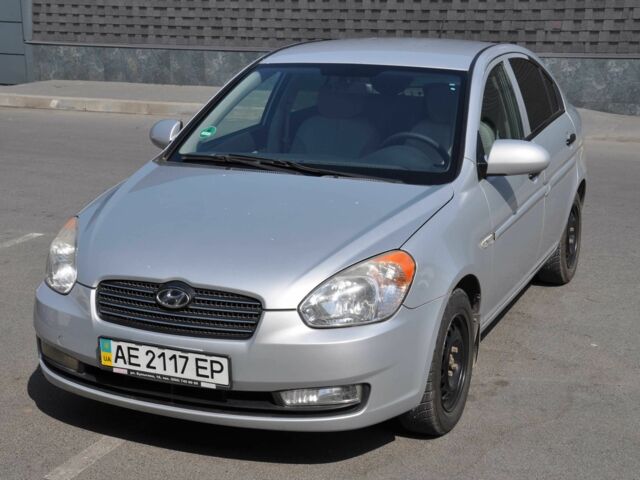 Серый Хендай Акцент, объемом двигателя 1.4 л и пробегом 158 тыс. км за 4200 $, фото 1 на Automoto.ua