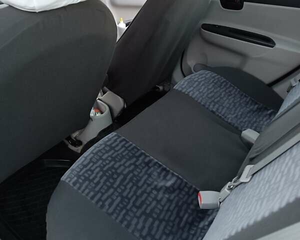 Сірий Хендай Акцент, об'ємом двигуна 1.4 л та пробігом 130 тис. км за 5100 $, фото 28 на Automoto.ua