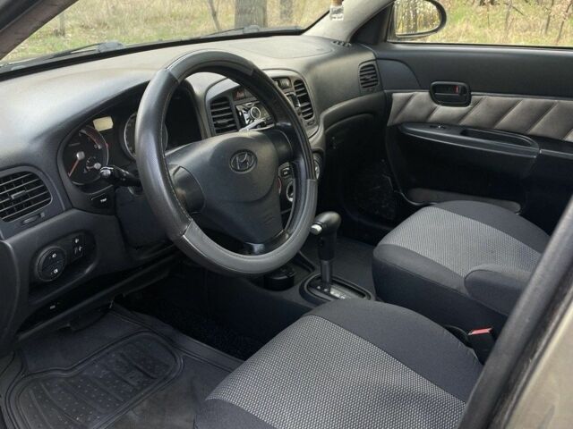 Сірий Хендай Акцент, об'ємом двигуна 1.4 л та пробігом 160 тис. км за 4999 $, фото 7 на Automoto.ua