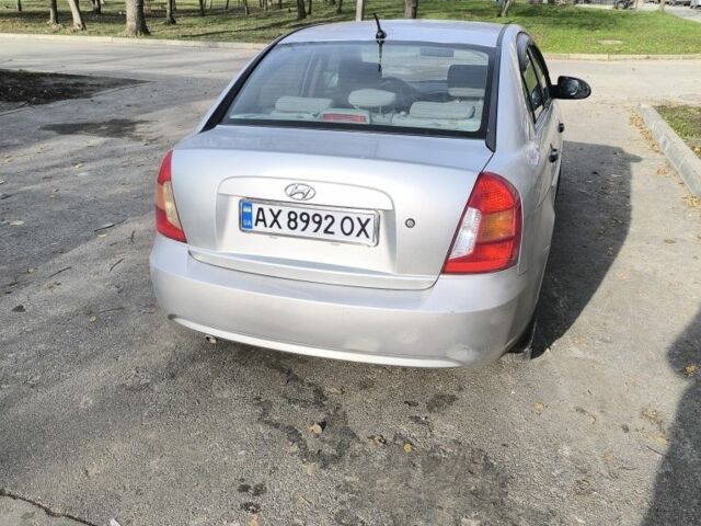 Серый Хендай Акцент, объемом двигателя 1.4 л и пробегом 120 тыс. км за 3600 $, фото 2 на Automoto.ua