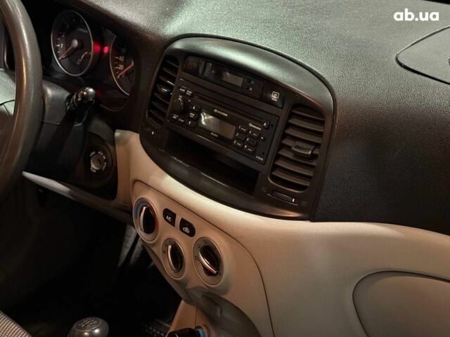 Серый Хендай Акцент, объемом двигателя 1.4 л и пробегом 203 тыс. км за 4990 $, фото 14 на Automoto.ua