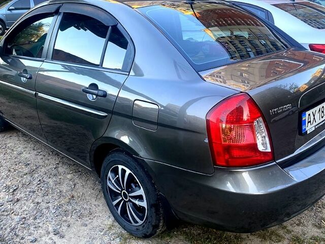 Серый Хендай Акцент, объемом двигателя 1.4 л и пробегом 230 тыс. км за 4800 $, фото 5 на Automoto.ua