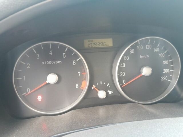 Сірий Хендай Акцент, об'ємом двигуна 1.4 л та пробігом 211 тис. км за 5205 $, фото 5 на Automoto.ua