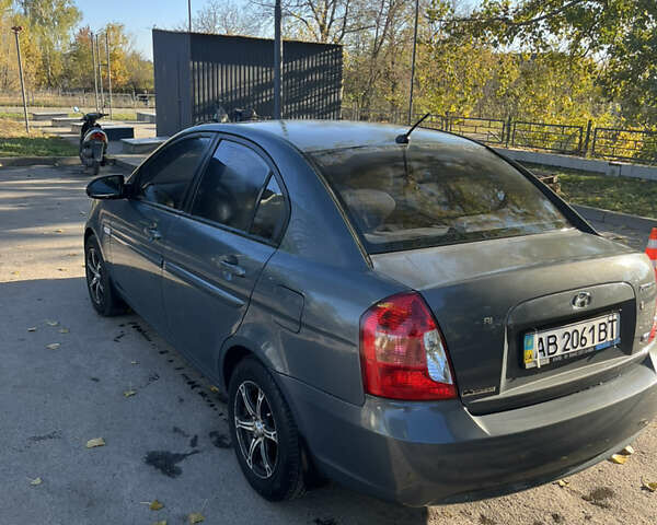 Серый Хендай Акцент, объемом двигателя 1.6 л и пробегом 308 тыс. км за 4600 $, фото 5 на Automoto.ua