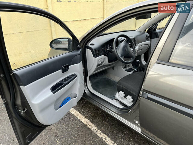 Серый Хендай Акцент, объемом двигателя 1.4 л и пробегом 154 тыс. км за 4500 $, фото 10 на Automoto.ua