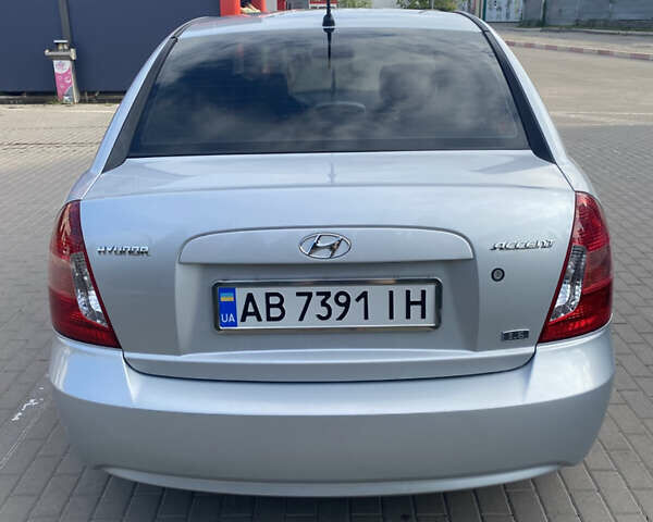Серый Хендай Акцент, объемом двигателя 1.6 л и пробегом 140 тыс. км за 5500 $, фото 8 на Automoto.ua
