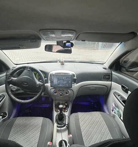 Сірий Хендай Акцент, об'ємом двигуна 1.4 л та пробігом 268 тис. км за 3500 $, фото 5 на Automoto.ua