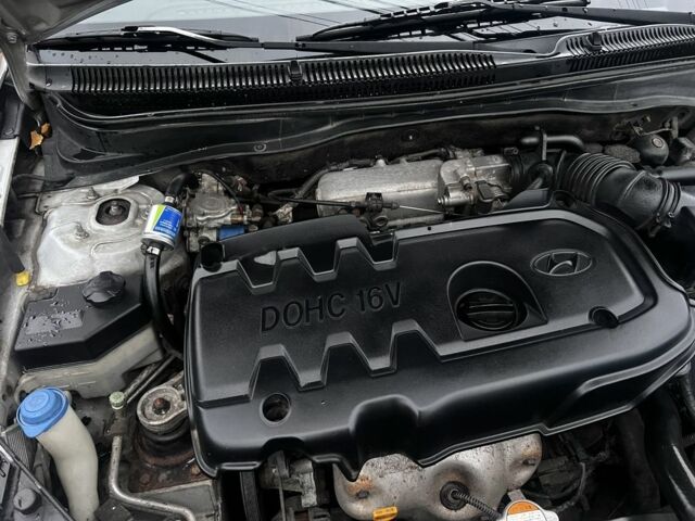 Серый Хендай Акцент, объемом двигателя 1.4 л и пробегом 220 тыс. км за 4500 $, фото 4 на Automoto.ua