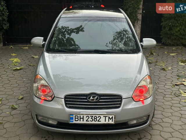Серый Хендай Акцент, объемом двигателя 1.4 л и пробегом 200 тыс. км за 4990 $, фото 3 на Automoto.ua