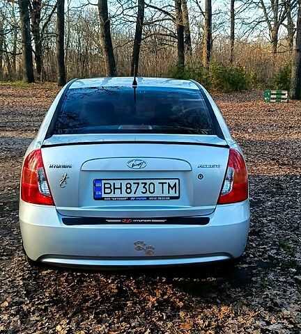 Серый Хендай Акцент, объемом двигателя 1.4 л и пробегом 258 тыс. км за 4700 $, фото 2 на Automoto.ua