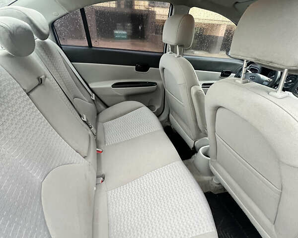 Серый Хендай Акцент, объемом двигателя 1.4 л и пробегом 271 тыс. км за 3400 $, фото 6 на Automoto.ua