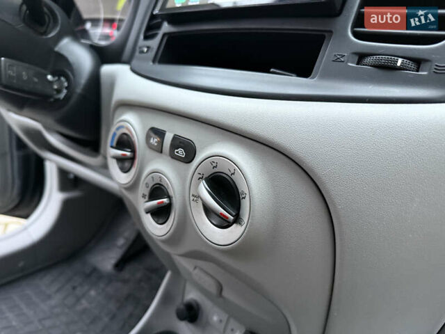 Серый Хендай Акцент, объемом двигателя 1.5 л и пробегом 155 тыс. км за 5200 $, фото 27 на Automoto.ua