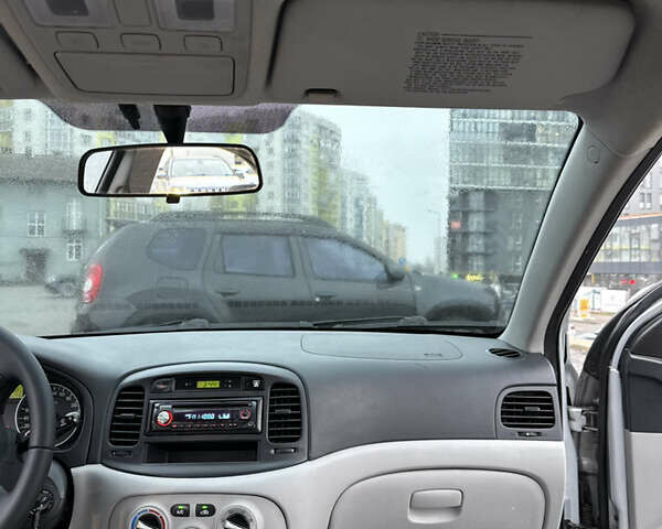 Серый Хендай Акцент, объемом двигателя 1.4 л и пробегом 127 тыс. км за 4700 $, фото 24 на Automoto.ua