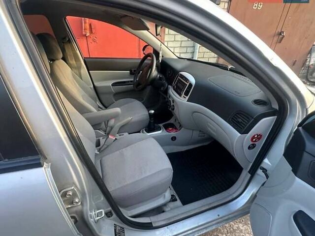 Серый Хендай Акцент, объемом двигателя 1.6 л и пробегом 191 тыс. км за 3700 $, фото 4 на Automoto.ua