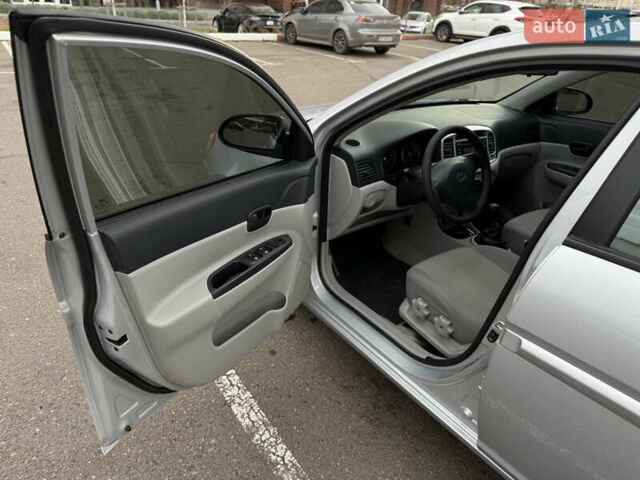 Серый Хендай Акцент, объемом двигателя 1.59 л и пробегом 140 тыс. км за 4999 $, фото 6 на Automoto.ua