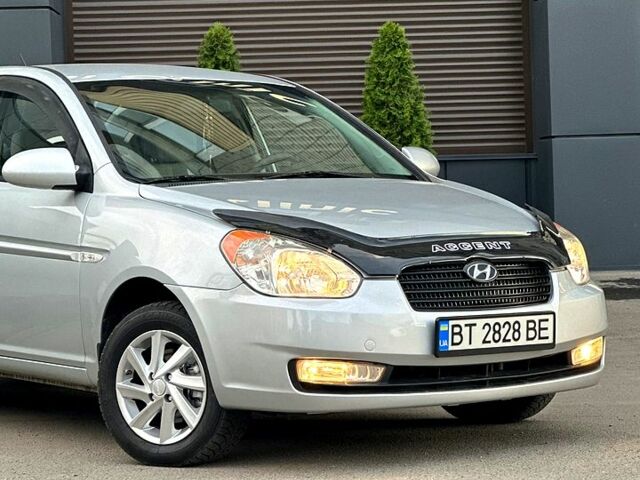 Серый Хендай Акцент, объемом двигателя 1.5 л и пробегом 189 тыс. км за 5500 $, фото 2 на Automoto.ua