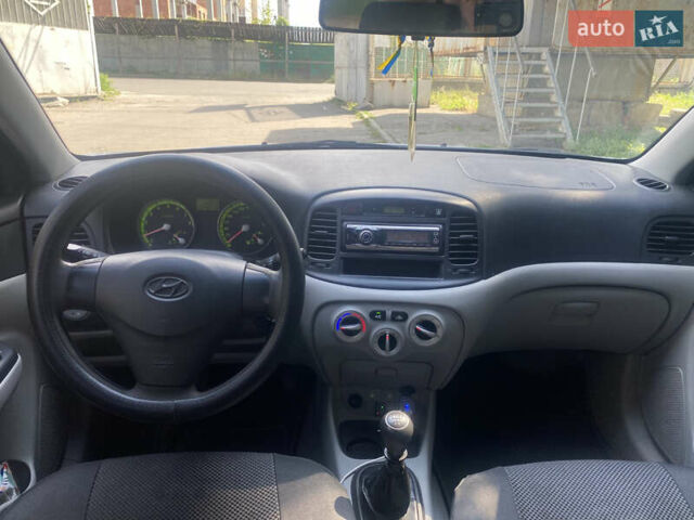 Серый Хендай Акцент, объемом двигателя 1.4 л и пробегом 245 тыс. км за 4500 $, фото 11 на Automoto.ua