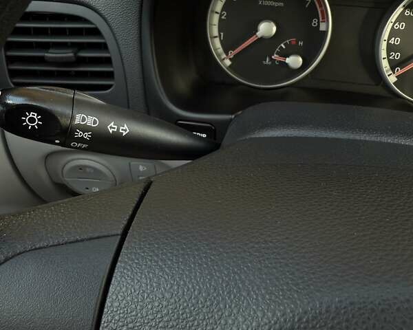 Сірий Хендай Акцент, об'ємом двигуна 1.4 л та пробігом 72 тис. км за 7500 $, фото 11 на Automoto.ua