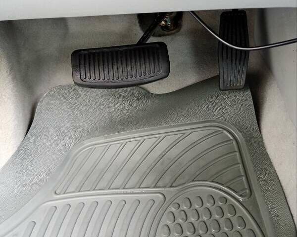 Сірий Хендай Акцент, об'ємом двигуна 1.4 л та пробігом 73 тис. км за 5995 $, фото 22 на Automoto.ua