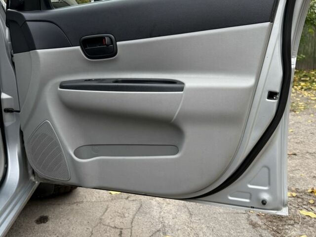 Серый Хендай Акцент, объемом двигателя 1.4 л и пробегом 200 тыс. км за 3500 $, фото 17 на Automoto.ua