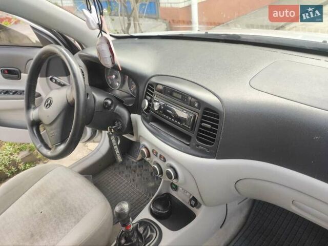 Сірий Хендай Акцент, об'ємом двигуна 1.49 л та пробігом 190 тис. км за 4300 $, фото 9 на Automoto.ua