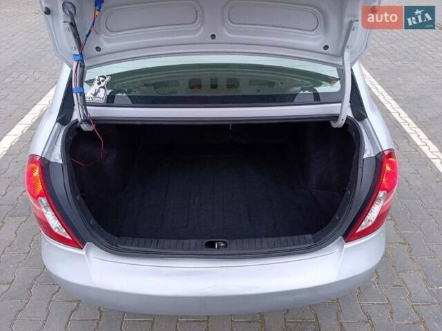 Серый Хендай Акцент, объемом двигателя 1.4 л и пробегом 186 тыс. км за 5000 $, фото 6 на Automoto.ua