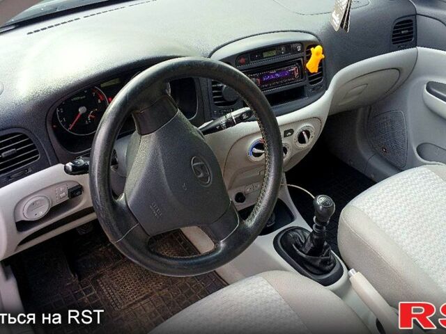 Сірий Хендай Акцент, об'ємом двигуна 1.4 л та пробігом 138 тис. км за 5000 $, фото 6 на Automoto.ua