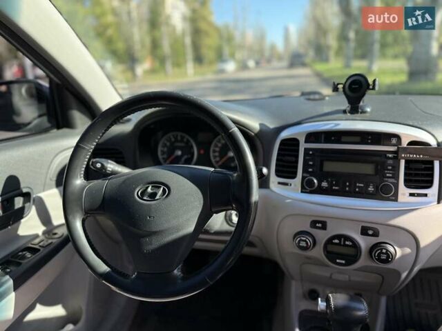 Сірий Хендай Акцент, об'ємом двигуна 1.6 л та пробігом 136 тис. км за 6300 $, фото 25 на Automoto.ua